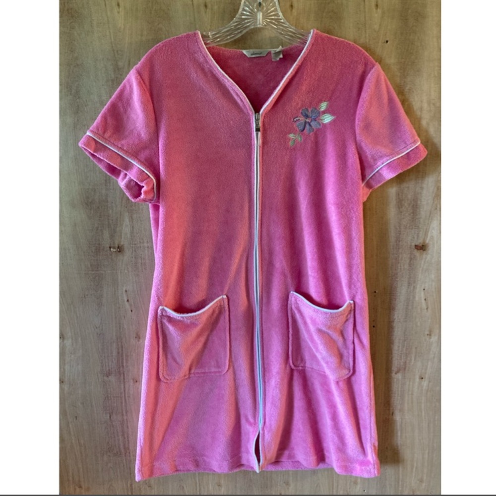 Soft Pink Short Sleeve Robe. Size Small. Adonna.